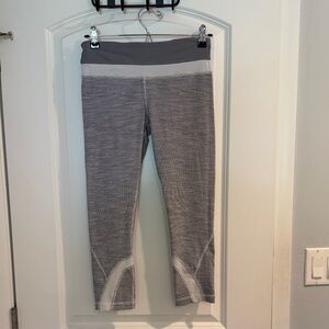 Lululemon women’s grey striped cropped Leggings size 6